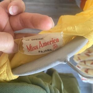 ✨Vintage 50s✨ Miss America Yellow Pajama Top
